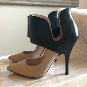 Two-tone jean-Michel Cazabat pump